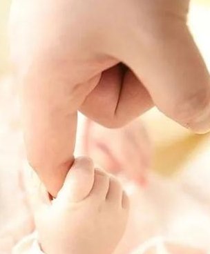 使用试管婴儿药物皮肤瘙痒（试管婴儿用了那么多药对孩子有影响吗）